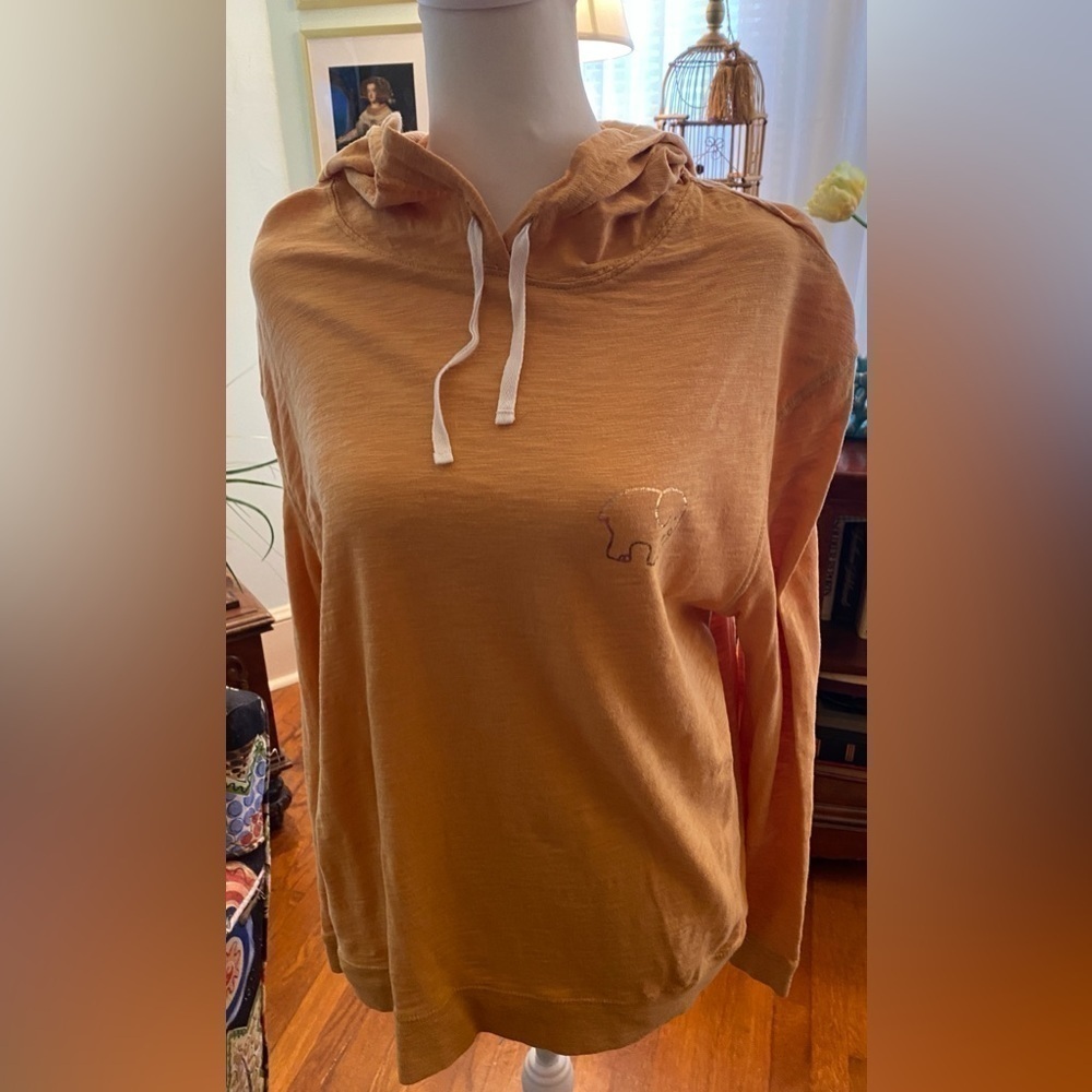 Ivory Ella Long Sleeve EUC Long Sleeve Tee Shirt w/ Hoodie Gold Size S